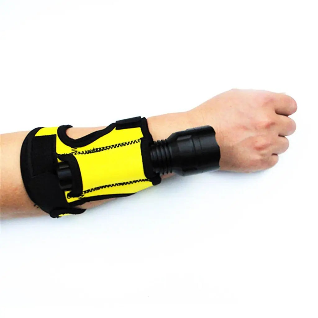 Hand free holder arm mount for flashlights and dive lights with adjustable neoprene strap